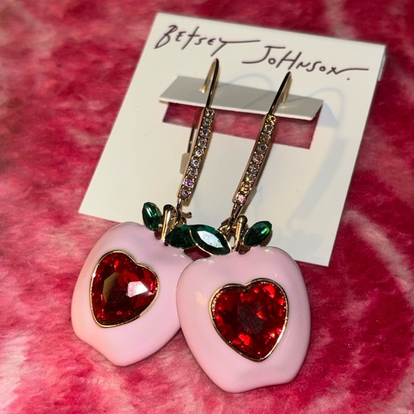 NWT Betsey Johnson sparkling apple dangling earrings. - Picture 3 of 8